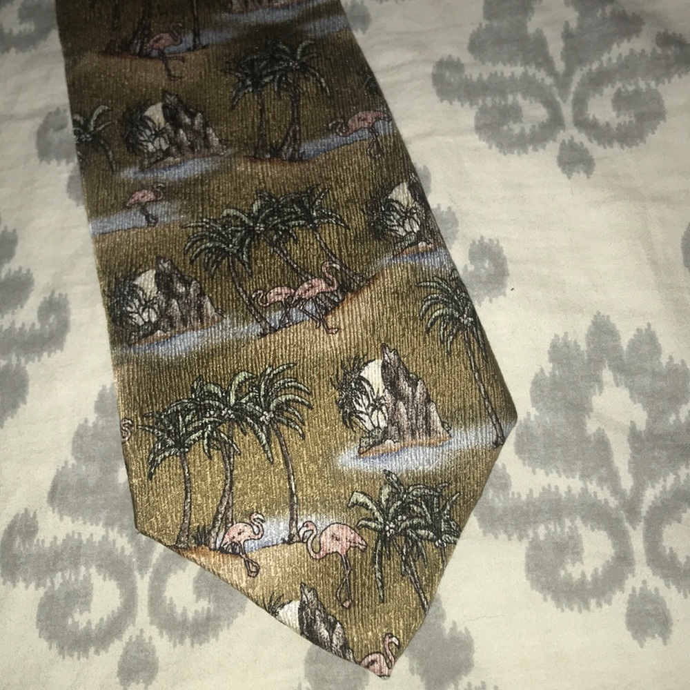 Tropical men’s tie with palm trees and flamingos!